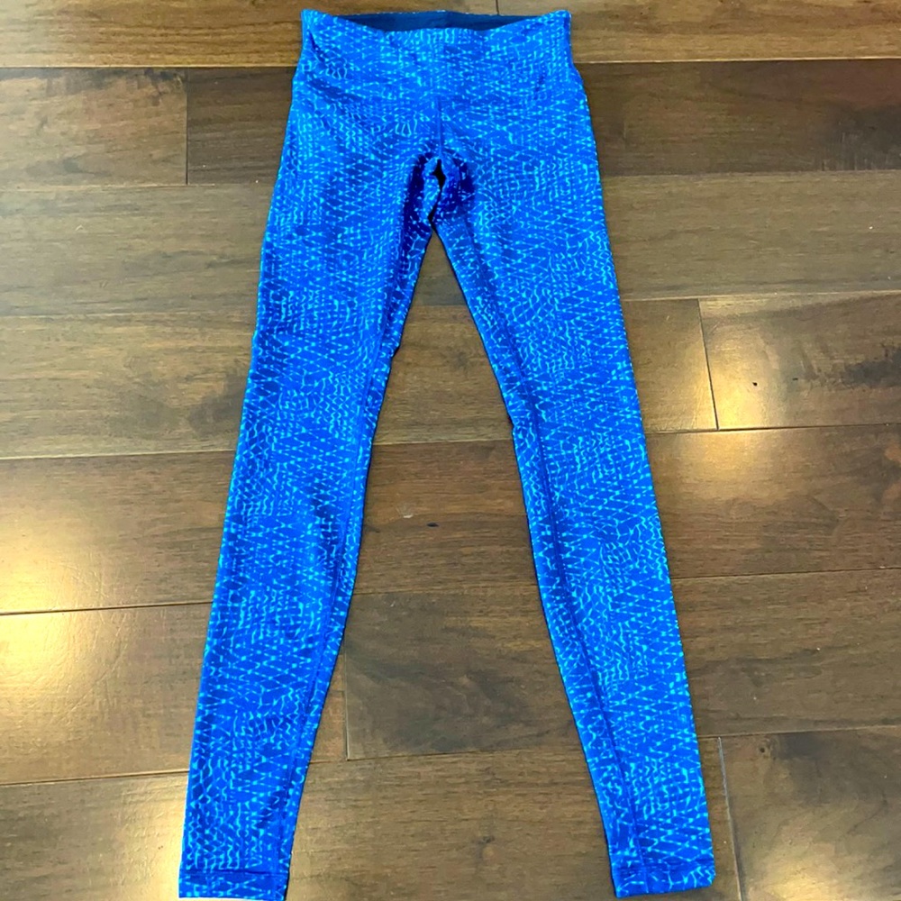 Lululemon blue patterned leggings, size 4